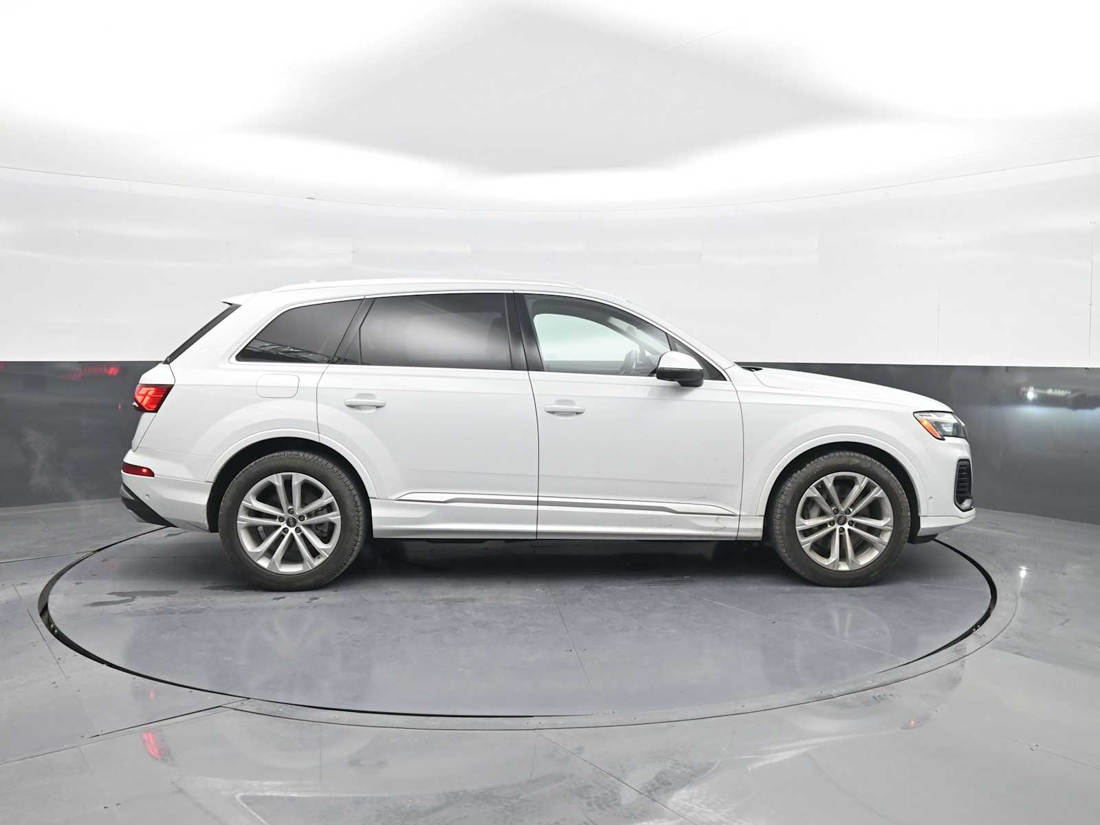 Used 2025 Audi Q7 - photo 11