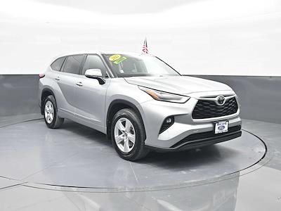 Used 2022 Toyota Highlander LE for sale #S65087A - photo 1