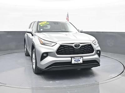 Used 2022 Toyota Highlander LE for sale #S65087A - photo 2