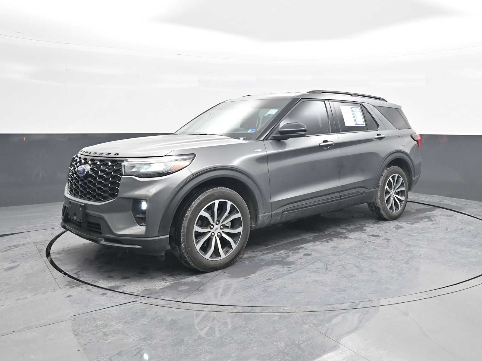 Used 2025 Ford Explorer - photo 8