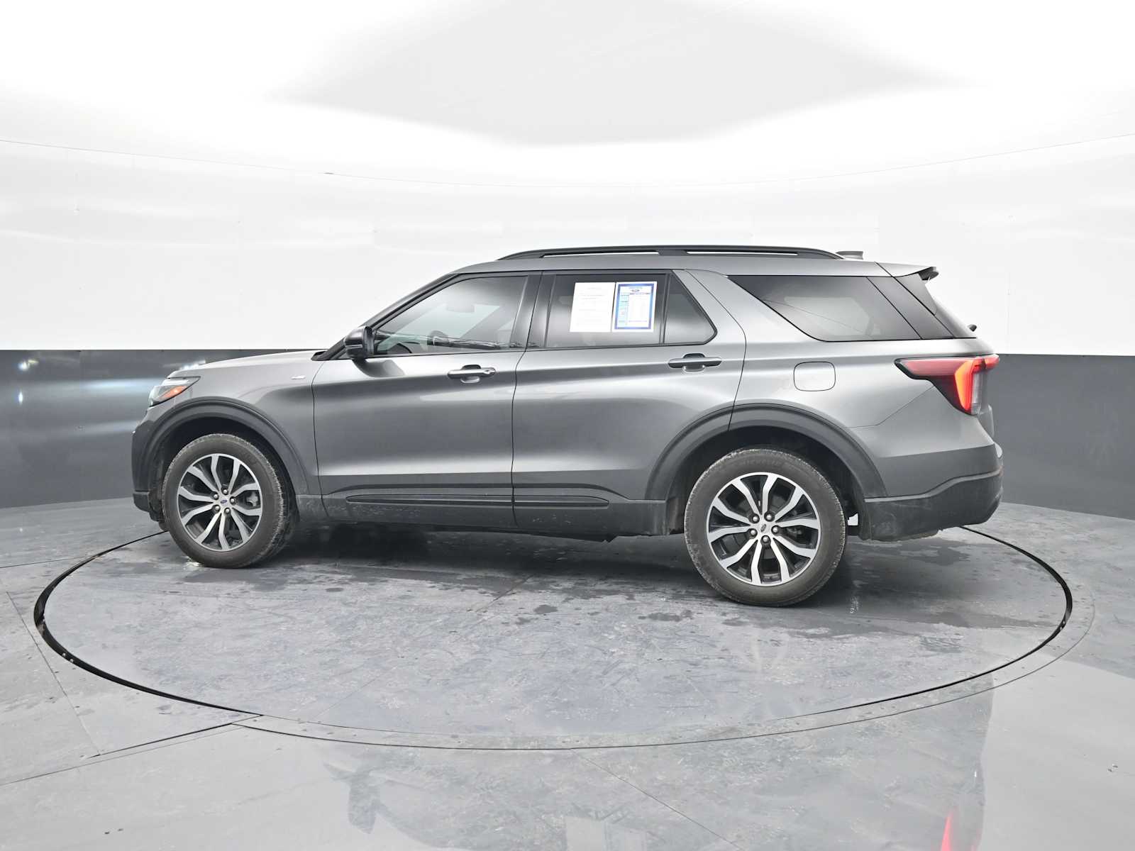 Used 2025 Ford Explorer - photo 9