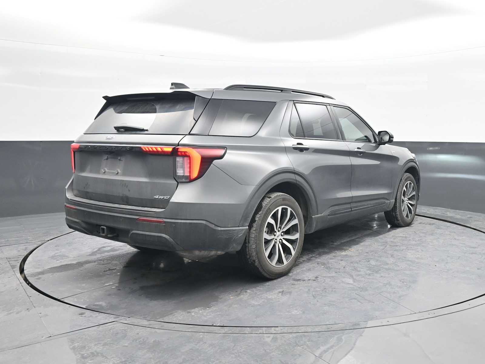 Used 2025 Ford Explorer - photo 10