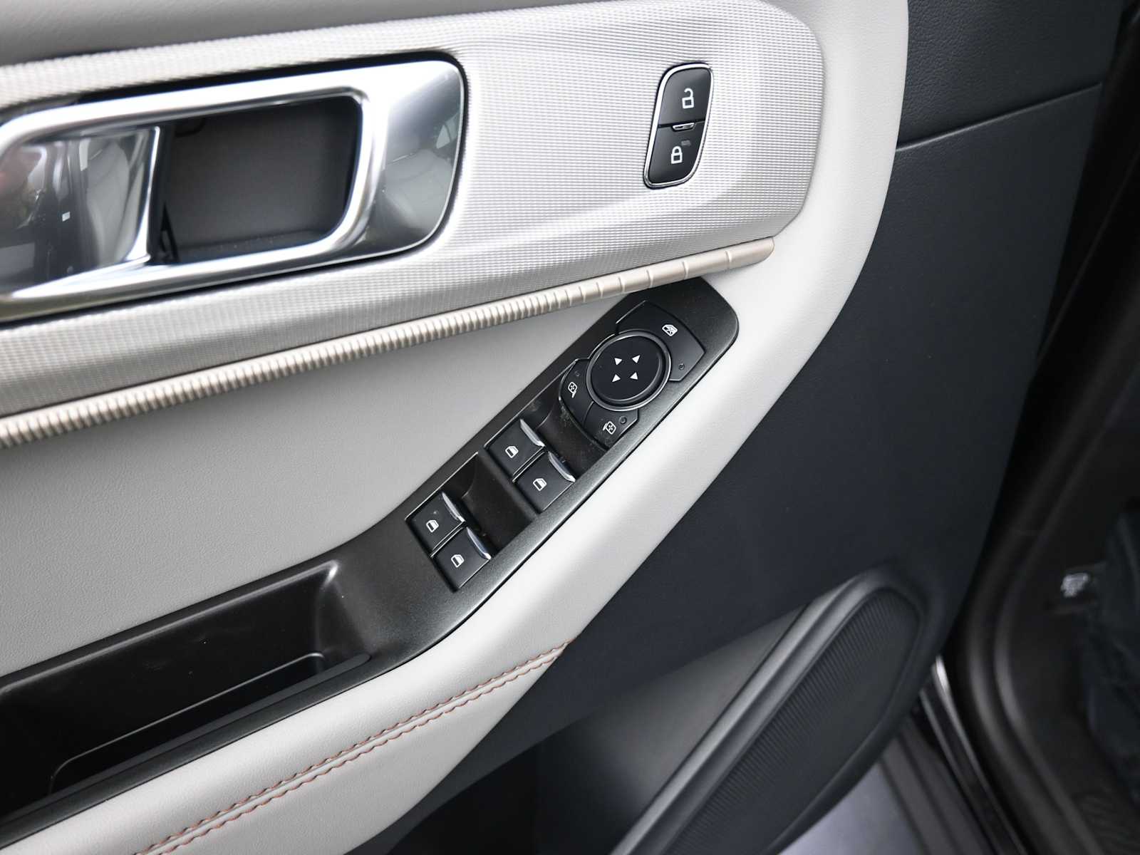 New 2026 Ford Explorer - photo 25