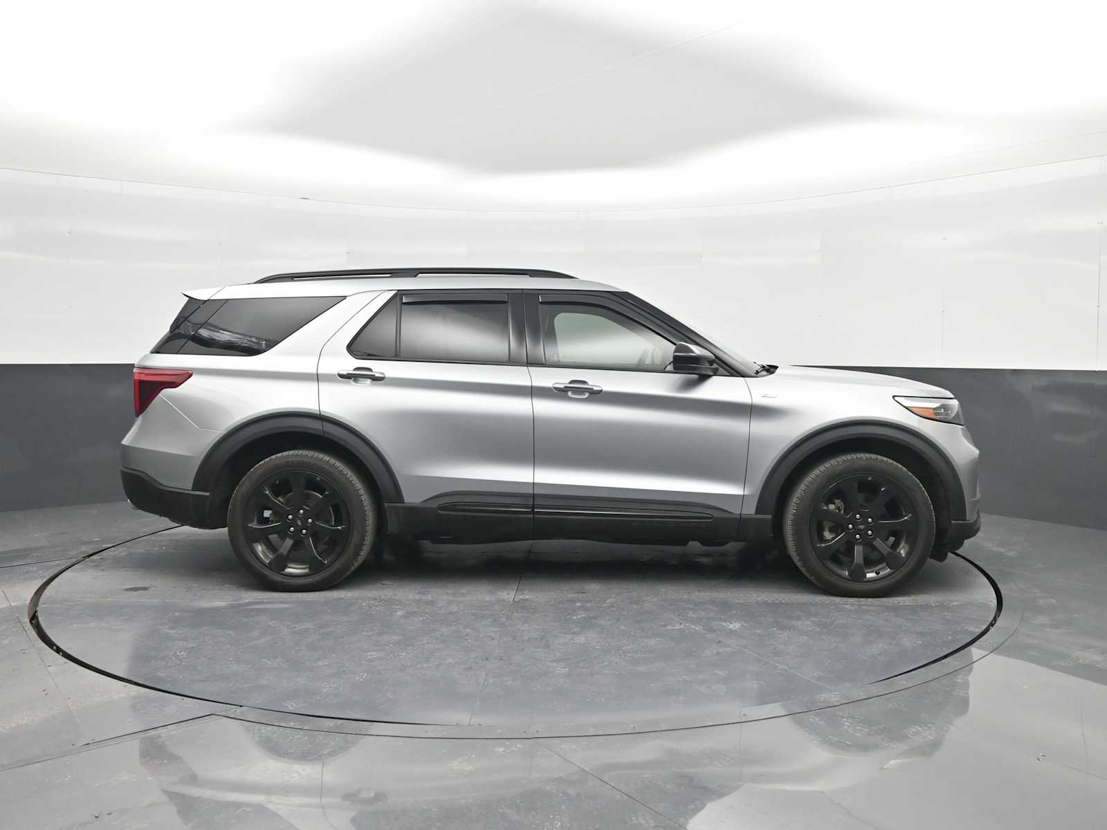Used 2024 Ford Explorer - photo 11