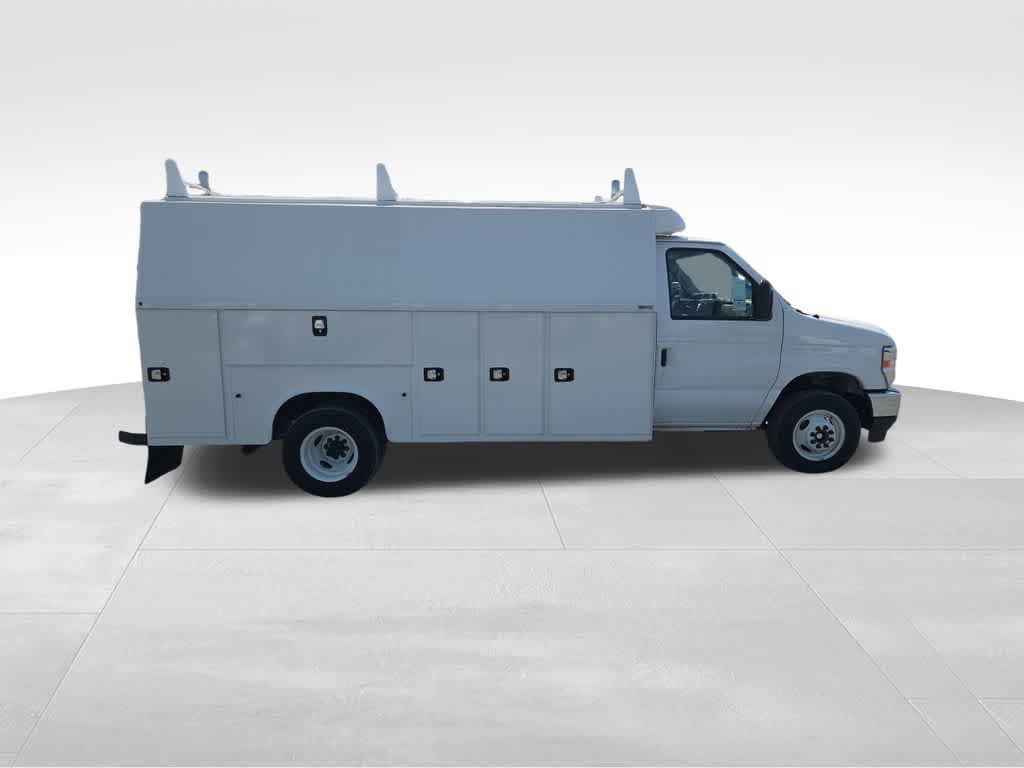 New 2024 Ford E-450 - photo 18