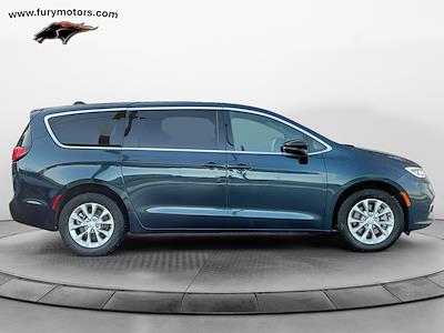 Used 2025 Chrysler Pacifica Select Minivan for sale #AQ1095 - photo 2