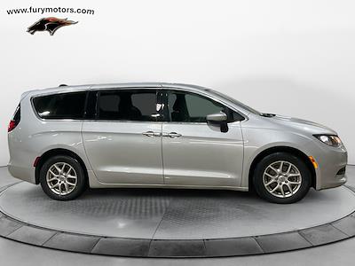 Used 2022 Chrysler Voyager - photo 1