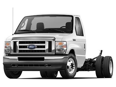 Used 2022 Ford E-450 - photo 1