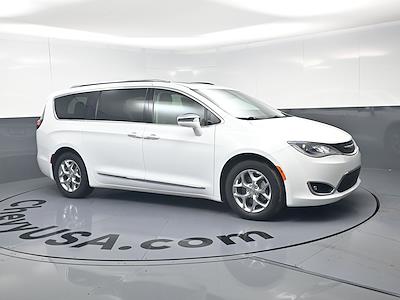 Used 2017 Chrysler Pacifica - photo 2