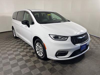 Used 2025 Chrysler Pacifica - photo 1