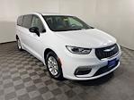 Used 2025 Chrysler Pacifica Select Minivan thumbnail 1