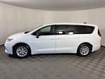 Used 2025 Chrysler Pacifica Select Minivan thumbnail 6