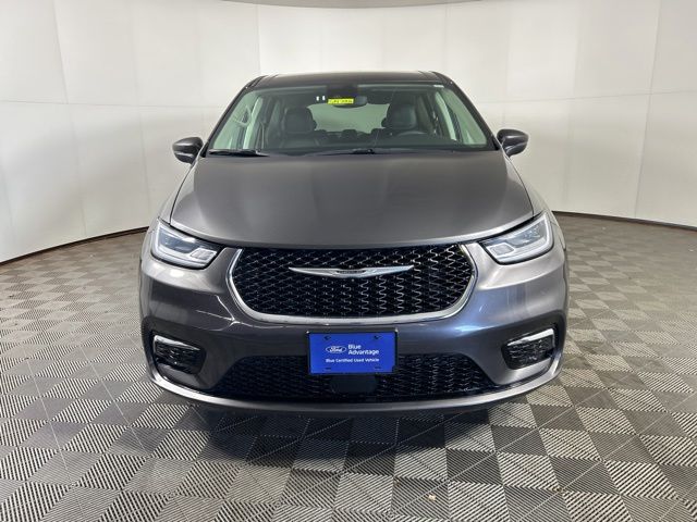 Used 2023 Chrysler Pacifica - photo 2