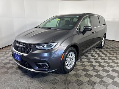 Used 2023 Chrysler Pacifica - photo 2