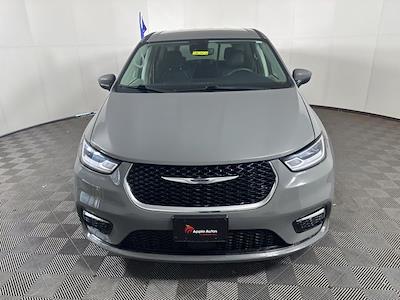 Used 2023 Chrysler Pacifica - photo 2