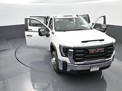 New 2025 GMC Sierra 3500 Pro Crew Cab 4WD 60 CA Cab Chassis for sale #V25082 - photo 1