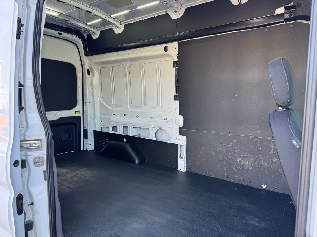 Used 2022 Ford E-Transit 350 - photo 23