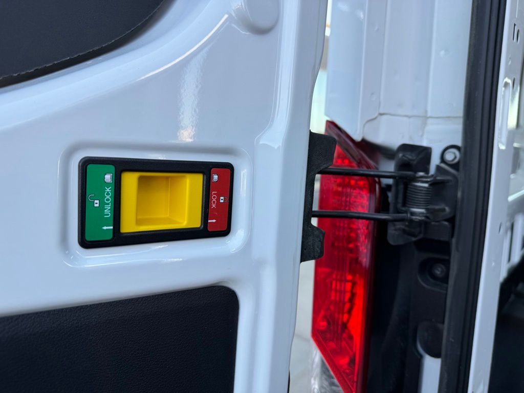 Used 2022 Ford E-Transit 350 - photo 27