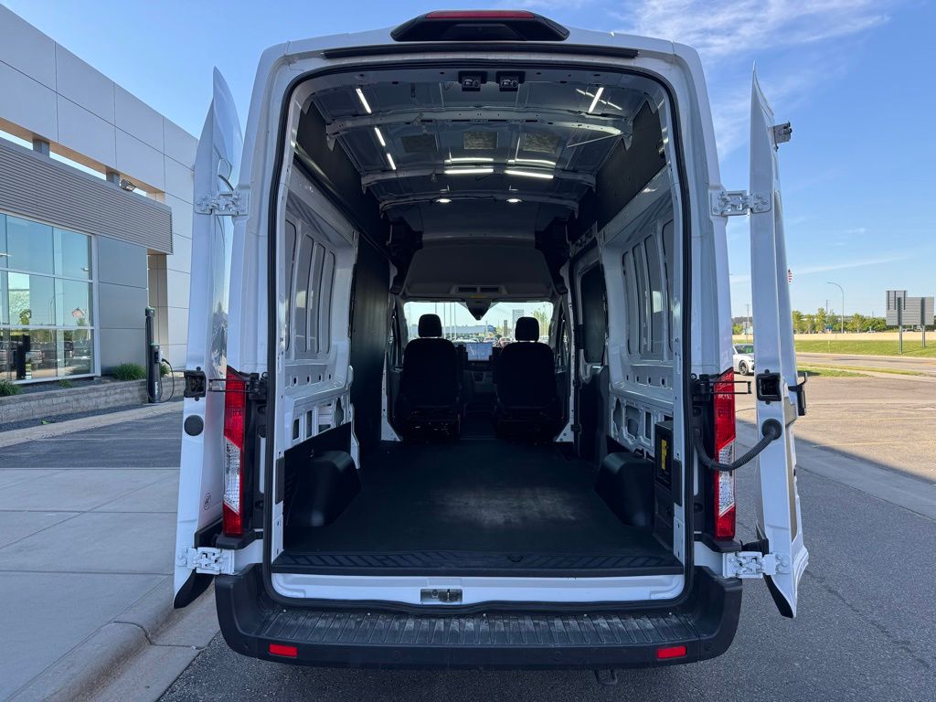 Used 2022 Ford E-Transit 350 - photo 28