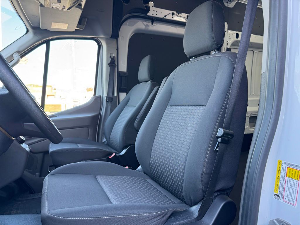 Used 2022 Ford E-Transit 350 - photo 7