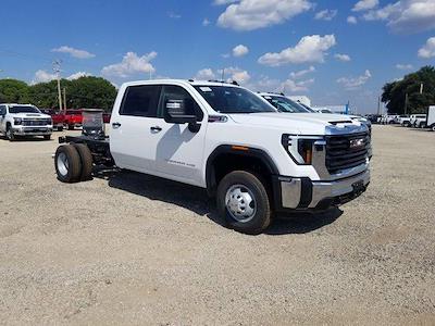 2026 GMC Sierra 3500 Crew Cab DRW 4WD Cab Chassis for sale #560193 - photo 1