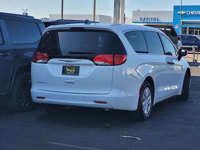 2018 Chrysler Pacifica FWD Minivan for sale #U184054 - photo 2