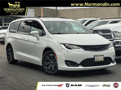 Used 2019 Chrysler Pacifica Limited Minivan for sale #U193716 - photo 1