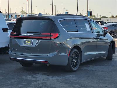 Used 2022 Chrysler Pacifica Touring L Minivan for sale #U223017R - photo 2