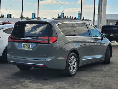Used 2023 Chrysler Pacifica Limited Minivan for sale #U233097R - photo 2