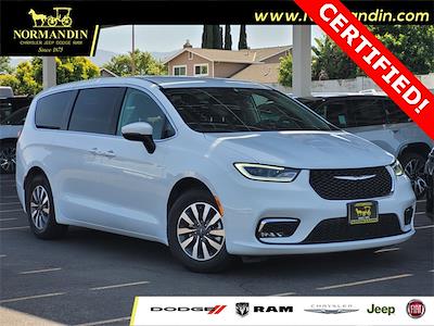 Used 2023 Chrysler Pacifica Touring L Minivan for sale #U233115R - photo 1