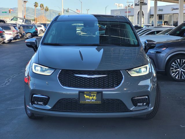 Used 2023 Chrysler Pacifica - photo 2