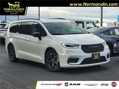 Used 2024 Chrysler Pacifica Select Minivan for sale #U243678R - photo 1