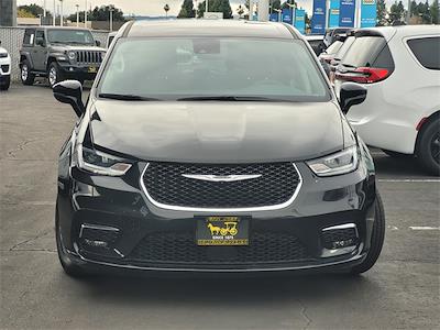 Used 2024 Chrysler Pacifica Select Minivan for sale #U243704R - photo 2