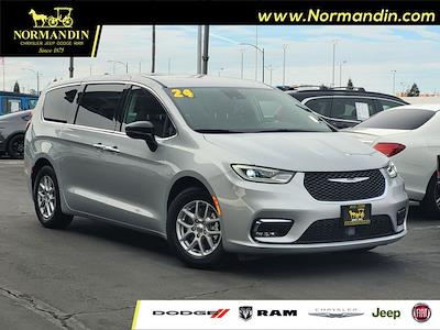 Used 2024 Chrysler Pacifica - photo 1