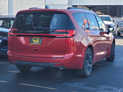 2025 Chrysler Pacifica FWD Minivan for sale #U253518R - photo 2