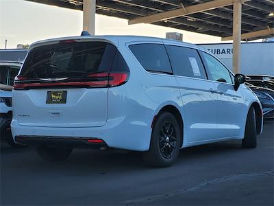 2025 Chrysler Pacifica FWD Minivan for sale #U253521R - photo 2