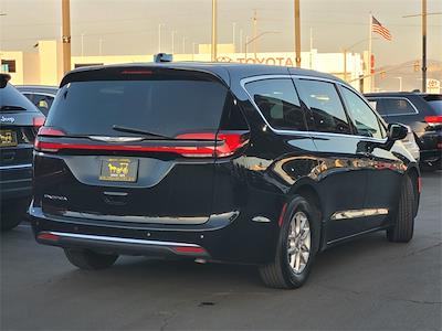 Used 2025 Chrysler Pacifica - photo 1