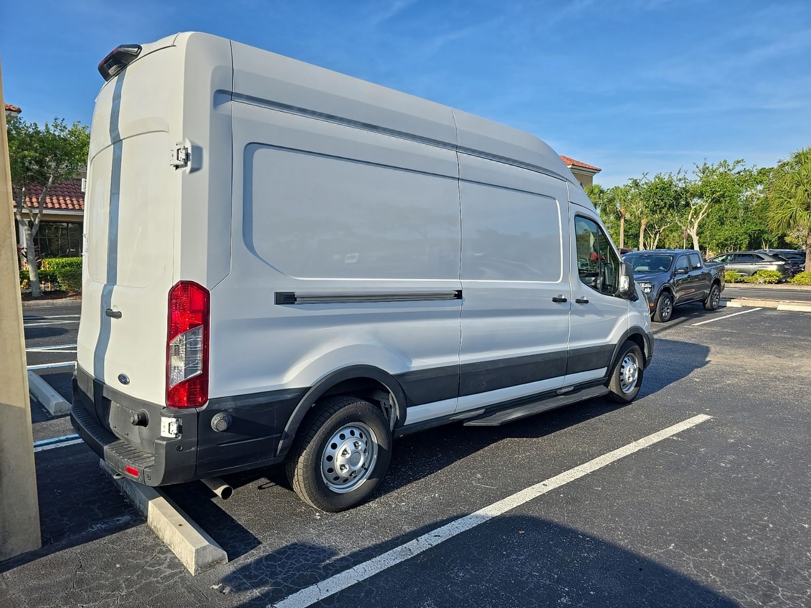 Used 2023 Ford Transit 350 - photo 3