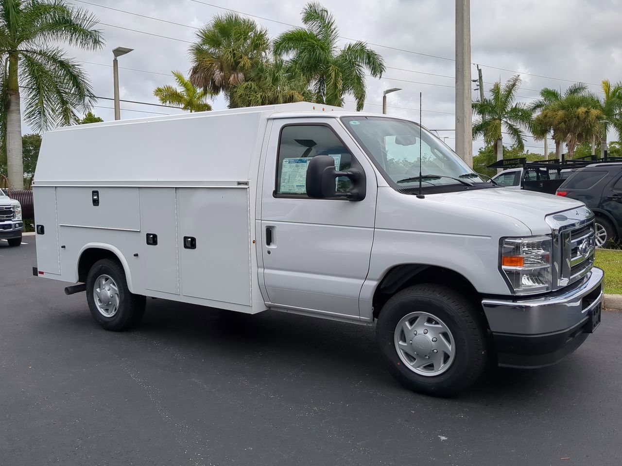 New 2025 Ford E-350 - photo 5