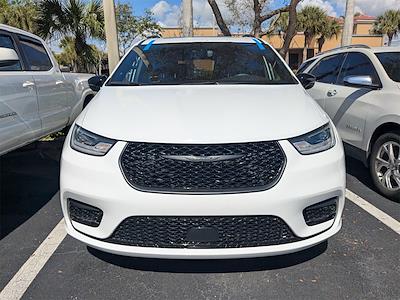 Used 2025 Chrysler Pacifica - photo 1