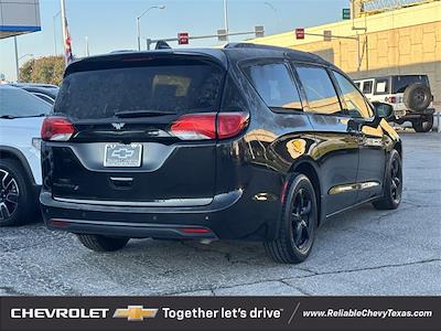 2018 Chrysler Pacifica FWD Minivan for sale #25C1108 - photo 2