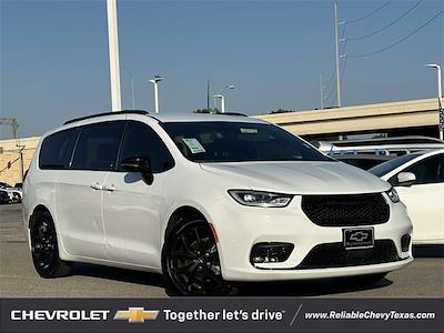 2024 Chrysler Pacifica FWD Minivan for sale #25C783 - photo 1