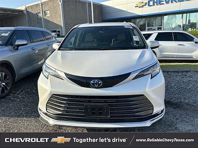 2021 Toyota Sienna FWD Minivan for sale #25C814 - photo 2