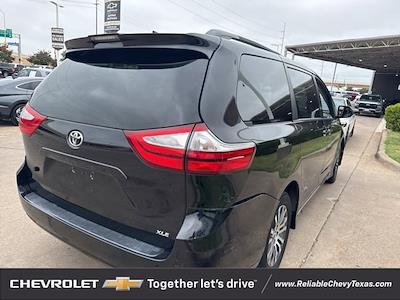 2019 Toyota Sienna FWD Minivan for sale #25C878 - photo 2