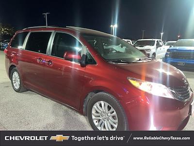 Used 2017 Toyota Sienna - photo 1