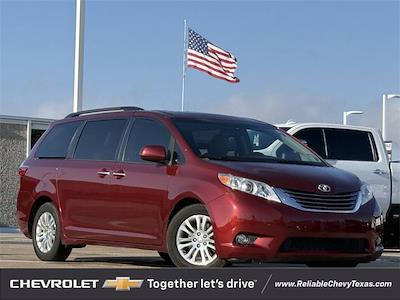 Used 2017 Toyota Sienna - photo 1