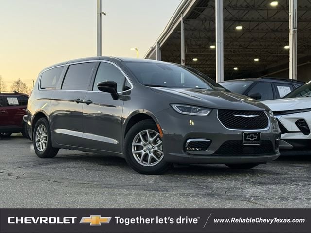 Used 2025 Chrysler Pacifica - photo 43