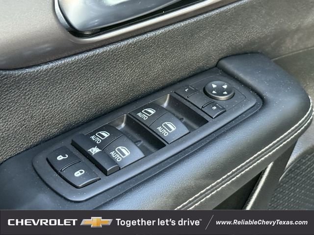 Used 2025 Chrysler Pacifica - photo 18