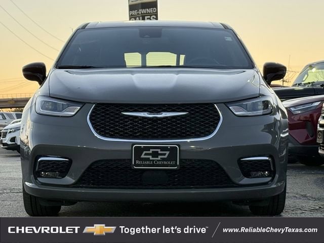 Used 2025 Chrysler Pacifica - photo 33