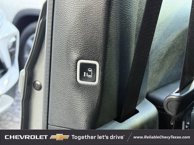 Used 2025 Chrysler Pacifica - photo 25